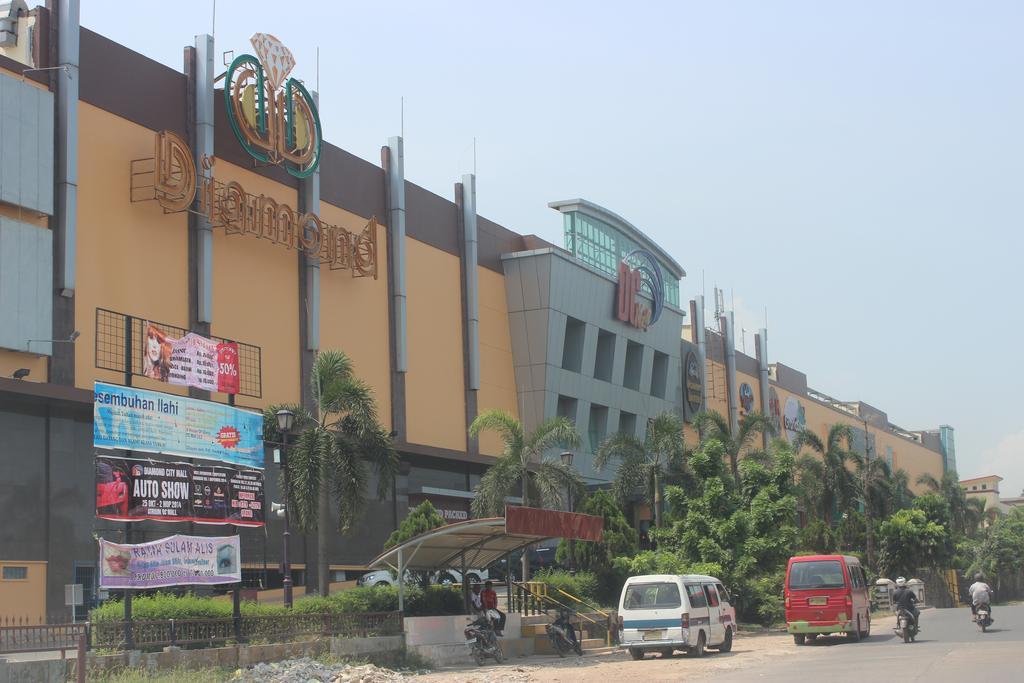 Biz Hotel Batam Nagoya Buitenkant foto