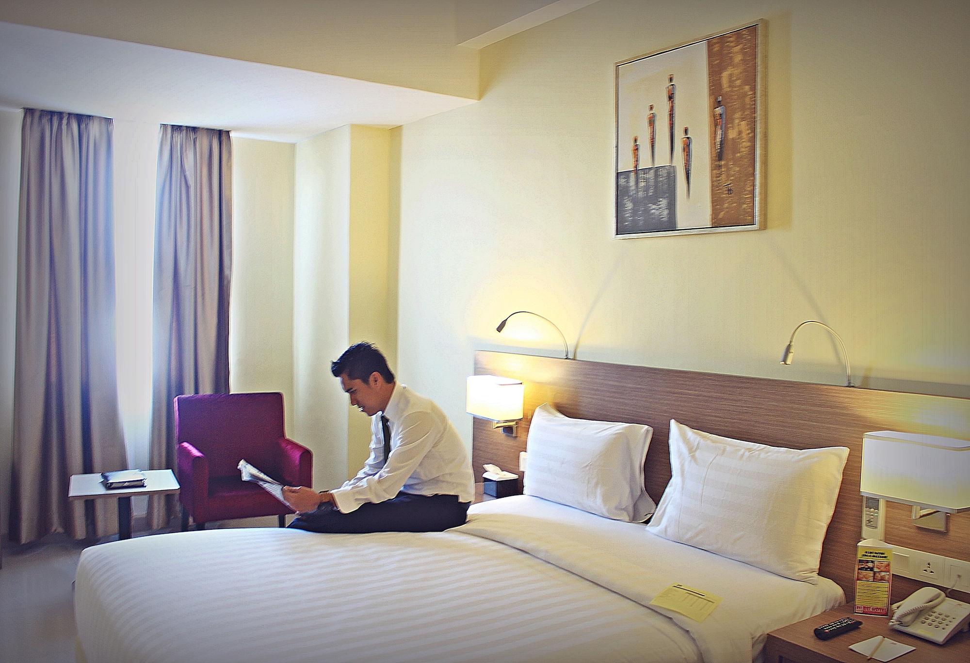Biz Hotel Batam Nagoya Buitenkant foto