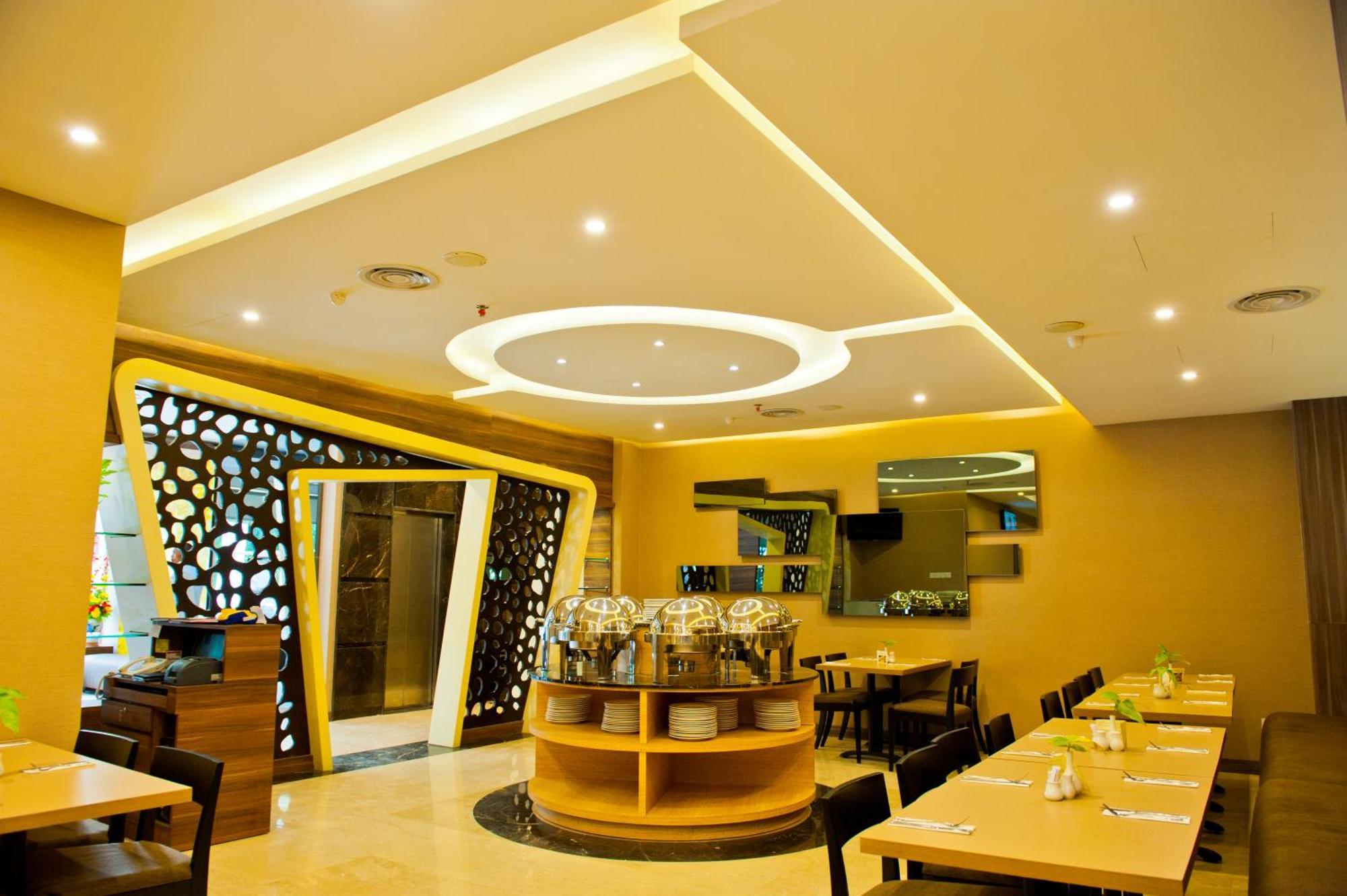Biz Hotel Batam Nagoya Buitenkant foto