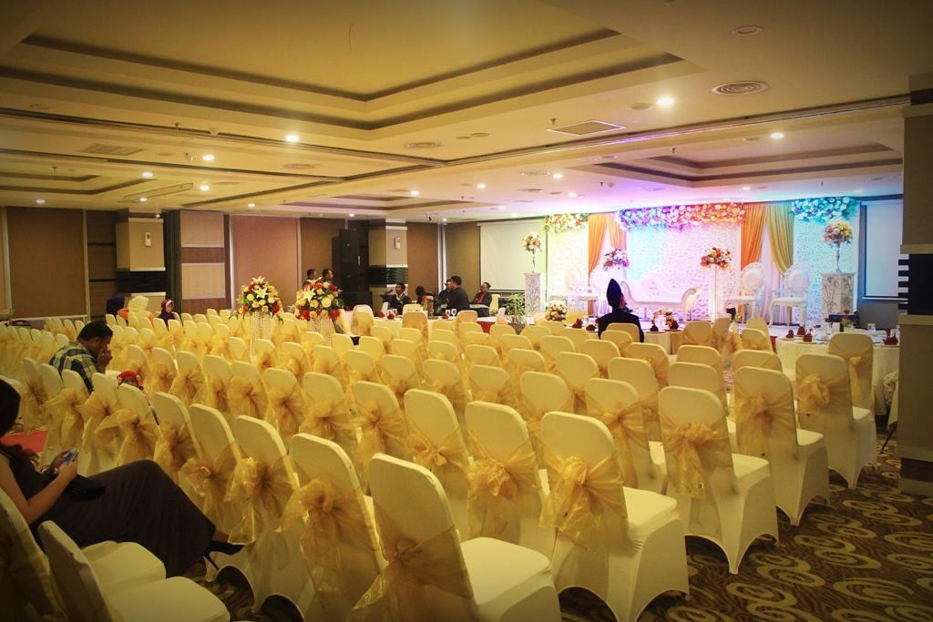 Biz Hotel Batam Nagoya Buitenkant foto