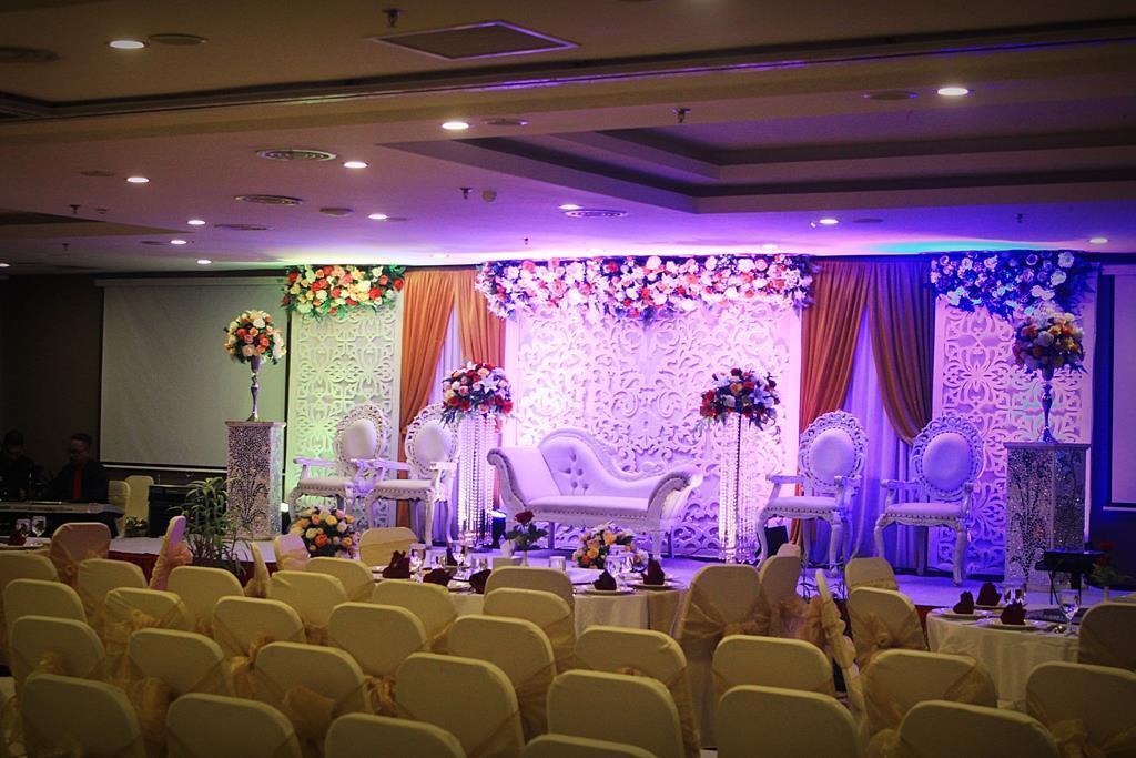 Biz Hotel Batam Nagoya Buitenkant foto