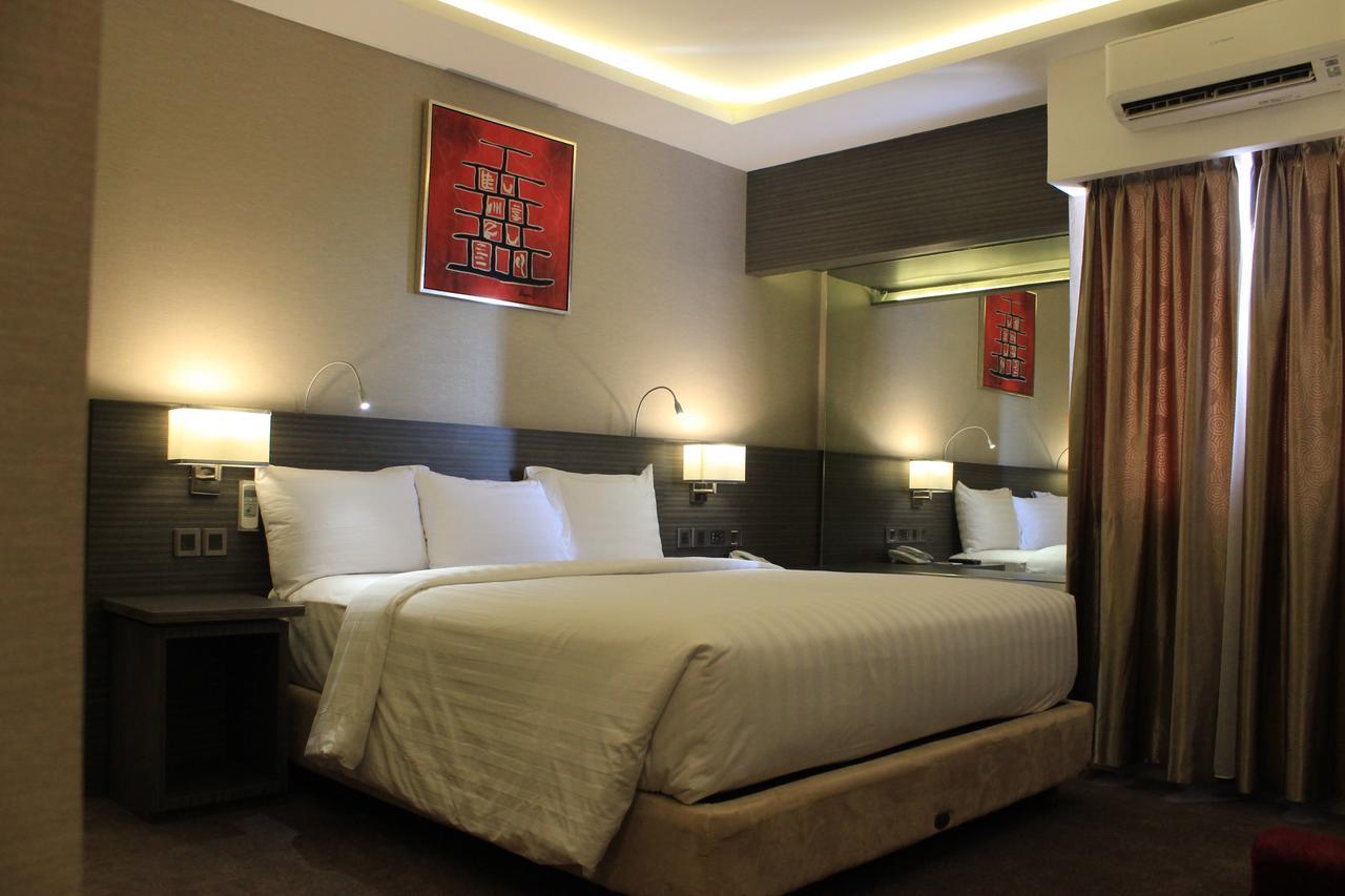 Biz Hotel Batam Nagoya Buitenkant foto