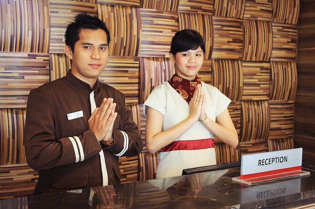 Biz Hotel Batam Nagoya Buitenkant foto